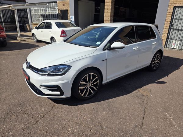 2020-Volkswagen-Golf-VII-14-TSI-Comfortline-Auto image:1
