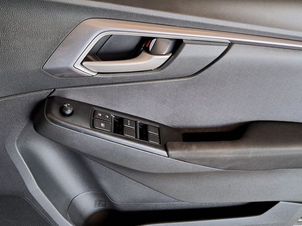 2023-Isuzu-D-Max-19-DDI-HR-LS-Auto-Double-Cab image:16