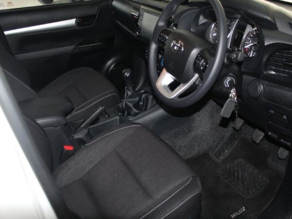 2026-Toyota-Hilux-24-GD-6-Raider-4x4-Double-Cab image:3