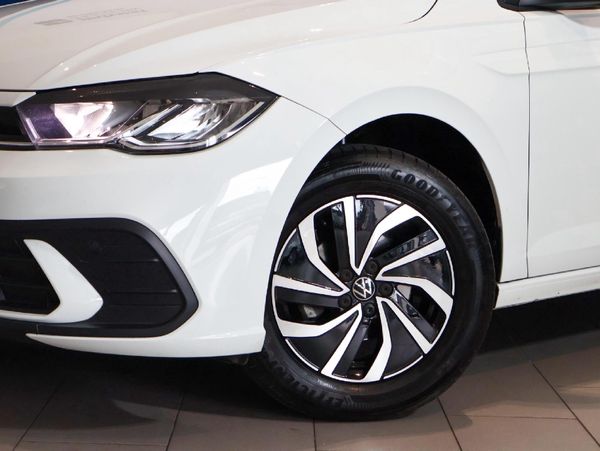 2022-Volkswagen-Polo-10-TSI image:4