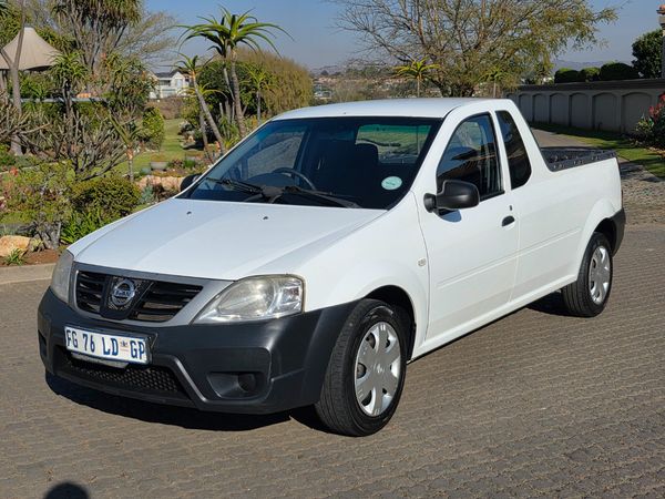 2016-Nissan-NP200-16-AC-Safety-Pack image:3