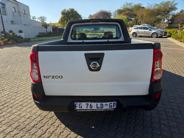 2016-Nissan-NP200-16-AC-Safety-Pack image:7