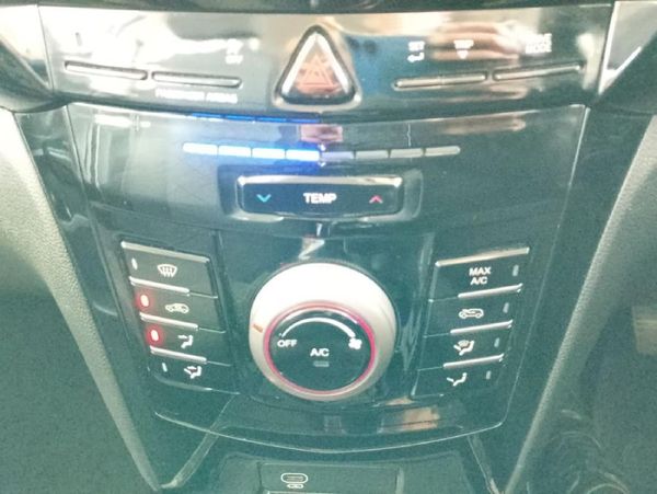 2025-Mahindra-XUV-3XO-12T-MX2-Auto image:20