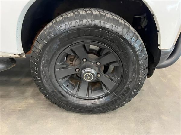 2023-Mahindra-Pik-Up-22-mHawk-S6-4x4-Double-Cab image:8
