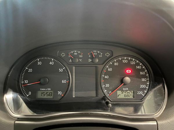 2014-Volkswagen-Polo-16-Trendline-5-dr image:10