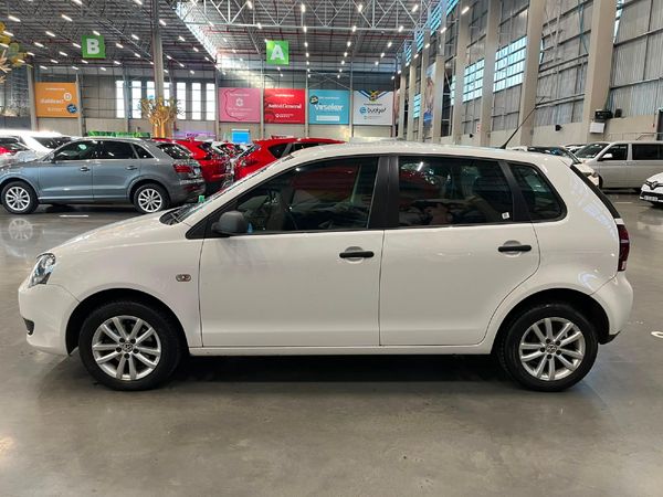 2014-Volkswagen-Polo-16-Trendline-5-dr image:5