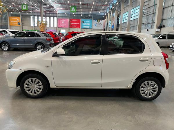 2016-Toyota-Etios-15-XS-5-dr image:5
