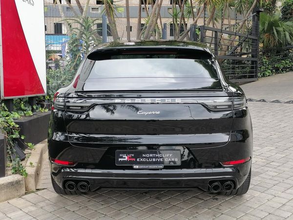 2022-Porsche-Cayenne-Coupe image:3