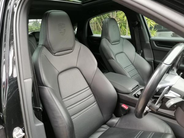 2022-Porsche-Cayenne-Coupe image:5