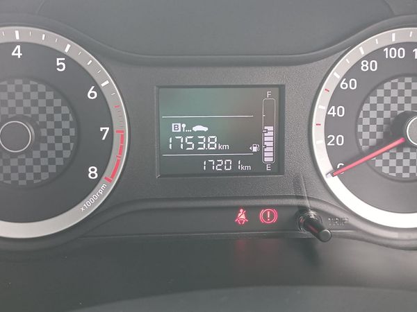 2025-Hyundai-Grand-i10-10-Fluid image:9