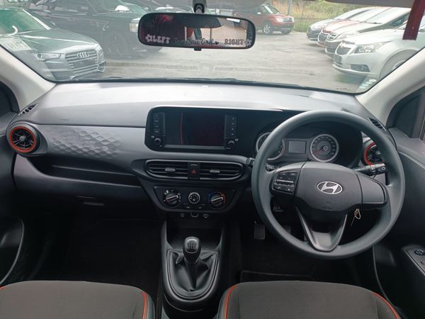 2025-Hyundai-Grand-i10-10-Fluid image:10