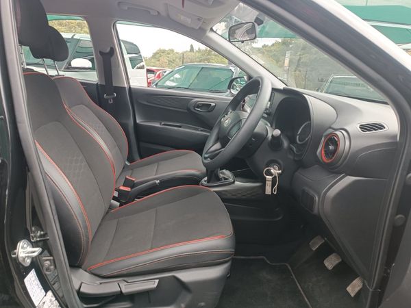 2025-Hyundai-Grand-i10-10-Fluid image:12