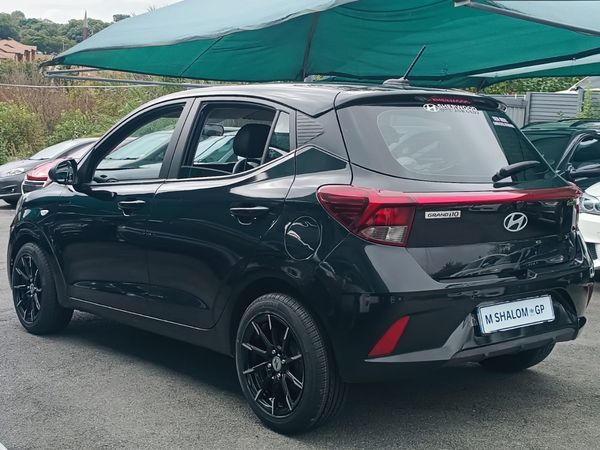 2025-Hyundai-Grand-i10-10-Fluid image:5
