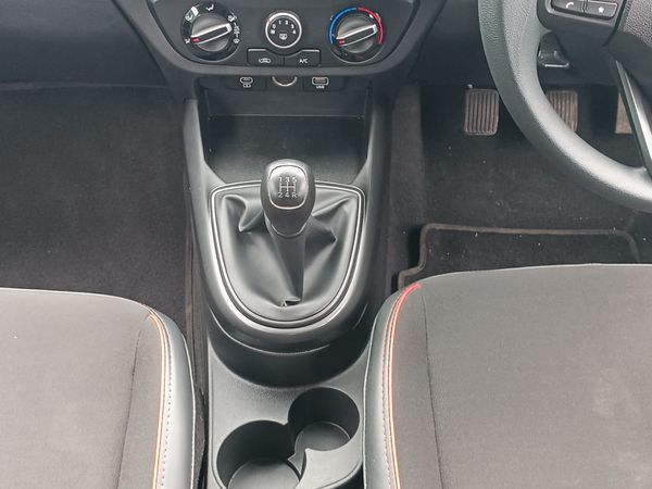 2025-Hyundai-Grand-i10-10-Fluid image:8