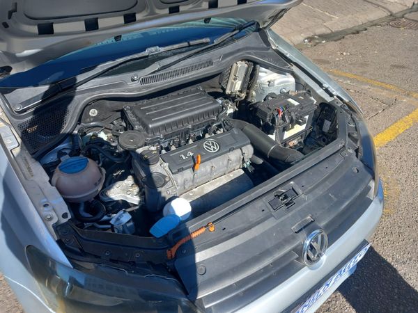 2014-Volkswagen-Polo-6-Hatchback image:9