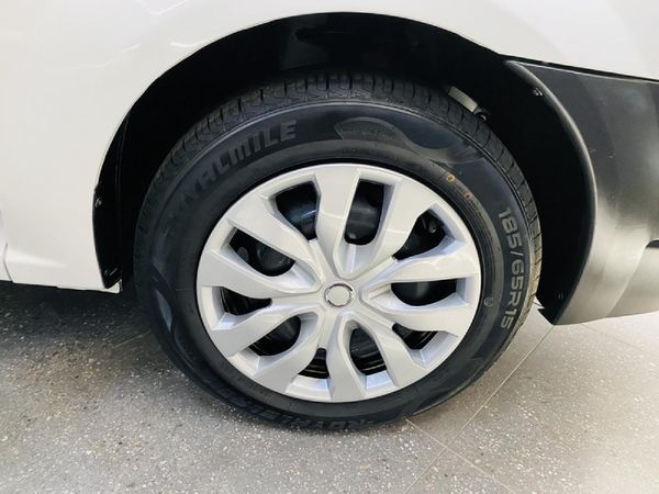 2022-Nissan-NP200-16 image:12
