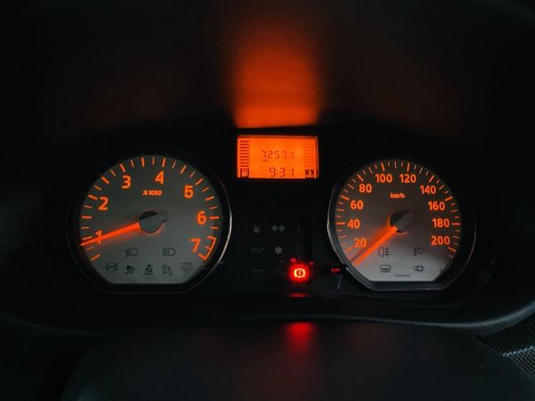 2022-Nissan-NP200-16 image:17