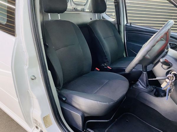 2022-Nissan-NP200-16 image:18