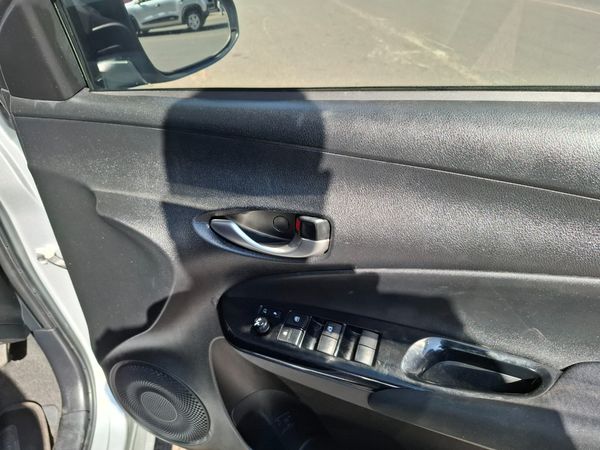 2019-Toyota-Yaris-15-XS-Auto-5-dr image:5