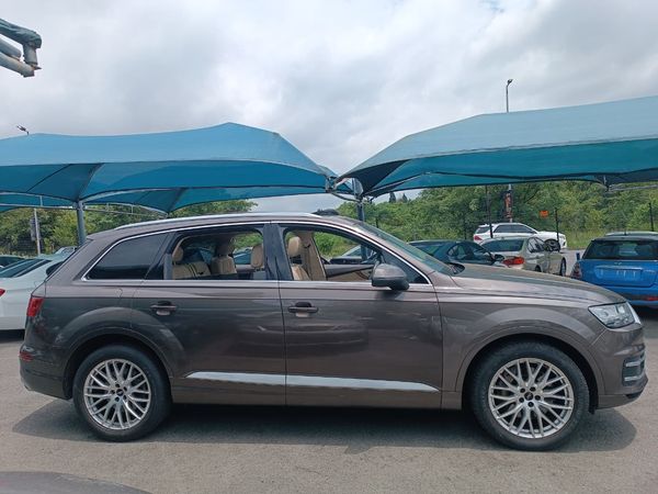 2015-Audi-Q7-30-TDI-quattro-Auto image:2
