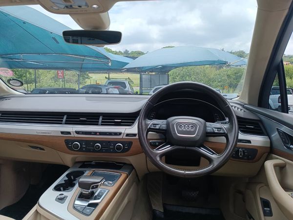 2015-Audi-Q7-30-TDI-quattro-Auto image:7