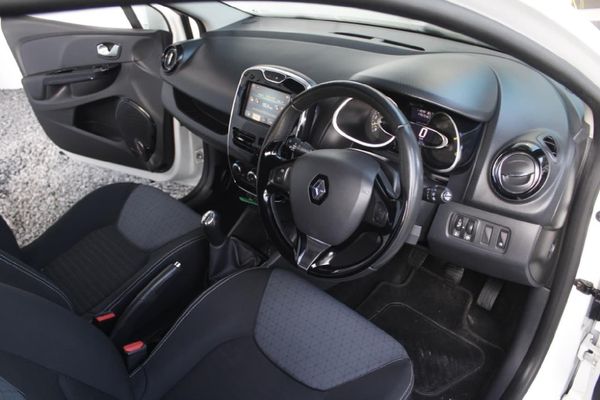 2013-Renault-Clio-IV-900T-Dynamique-5-dr-66kW image:10