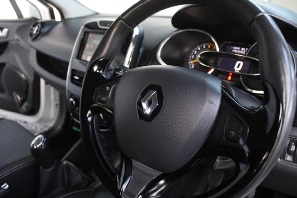 2013-Renault-Clio-IV-900T-Dynamique-5-dr-66kW image:11