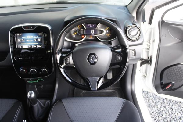 2013-Renault-Clio-IV-900T-Dynamique-5-dr-66kW image:12