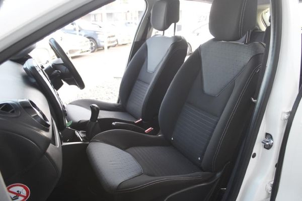 2013-Renault-Clio-IV-900T-Dynamique-5-dr-66kW image:15