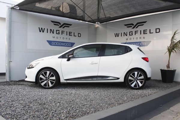 2013-Renault-Clio-IV-900T-Dynamique-5-dr-66kW image:1