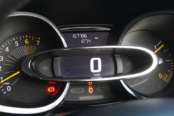 2013-Renault-Clio-IV-900T-Dynamique-5-dr-66kW image:19