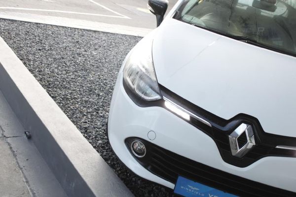 2013-Renault-Clio-IV-900T-Dynamique-5-dr-66kW image:6