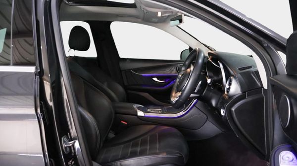 2020-Mercedes-Benz-GLC-300d-4Matic image:14