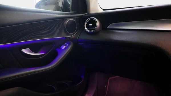 2020-Mercedes-Benz-GLC-300d-4Matic image:17