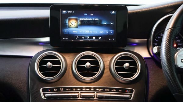 2020-Mercedes-Benz-GLC-300d-4Matic image:19