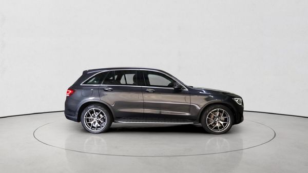 2020-Mercedes-Benz-GLC-300d-4Matic image:3