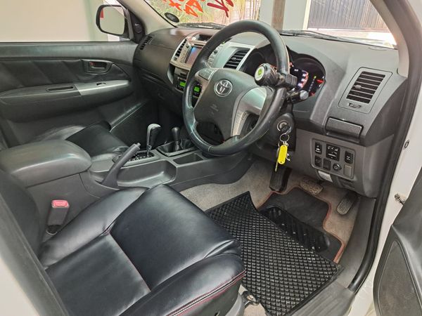 2013-Toyota-Hilux-30-D-4D-Raider-4x4-Auto-Double-Cab image:3