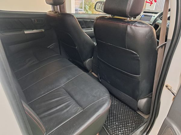 2013-Toyota-Hilux-30-D-4D-Raider-4x4-Auto-Double-Cab image:4