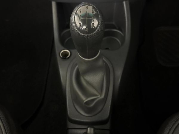 2022-Nissan-NP200-16-AC-Safety-Pack image:7