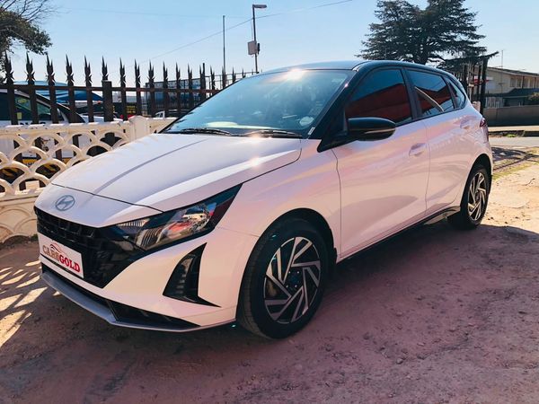 2025-Hyundai-i20-12-Executive image:1