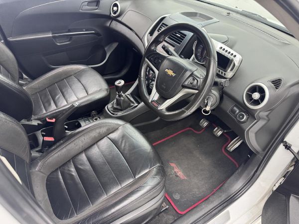 2014-Chevrolet-Sonic-14T-RS-Hatch image:14