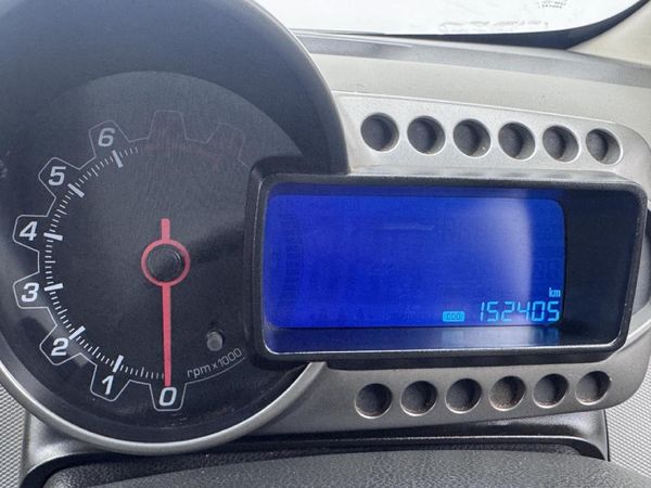 2014-Chevrolet-Sonic-16-LS image:9