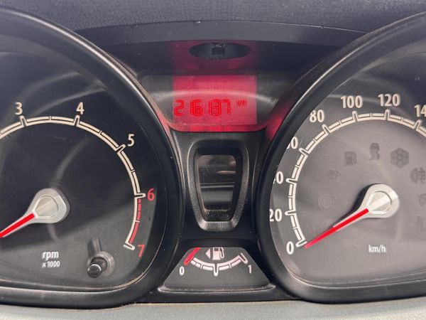 2010-Ford-Fiesta-14i-Ambiente-5-dr image:9