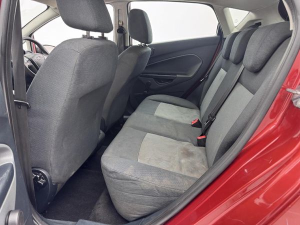 2010-Ford-Fiesta-14i-Ambiente-5-dr image:11