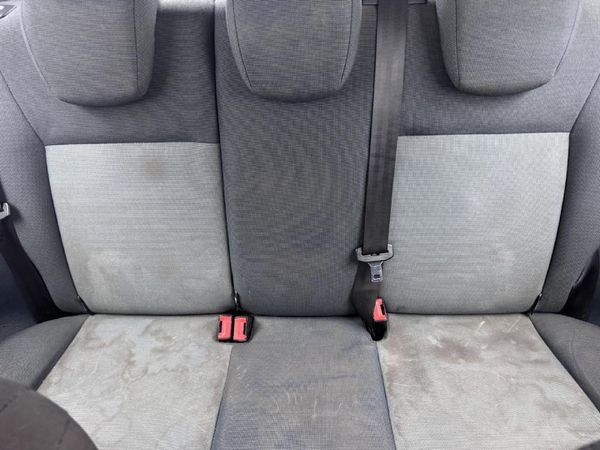 2010-Ford-Fiesta-14i-Ambiente-5-dr image:13