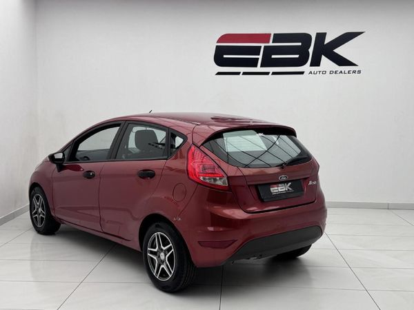 2010-Ford-Fiesta-14i-Ambiente-5-dr image:3