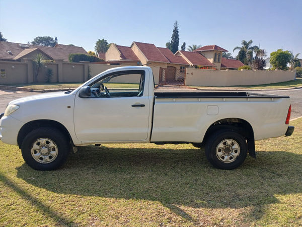 2011-Toyota-Hilux-25-D-4D-SRX-Raised-Body-Single-Cab image:3