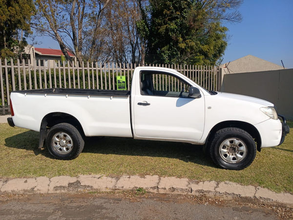 2011-Toyota-Hilux-25-D-4D-SRX-Raised-Body-Single-Cab image:7