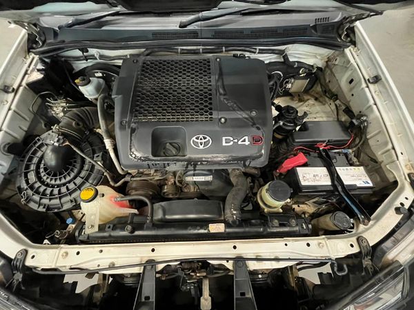 2012-Toyota-Fortuner-25-D-4D-Raised-Body image:9