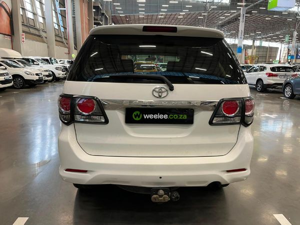 2012-Toyota-Fortuner-25-D-4D-Raised-Body image:5